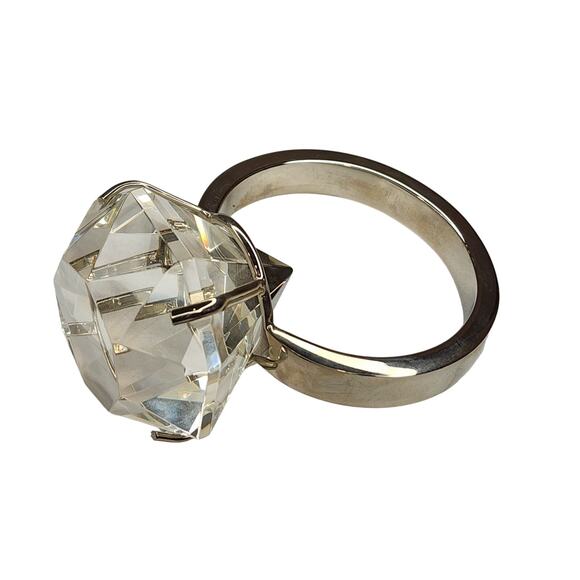 Diamonds are a Girls Best Friend Large Glass Diamond Ring Paperweight Wedding - Picture 9 of 9